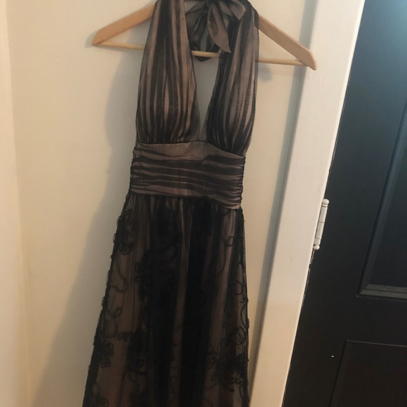 Beautiful halter dress for special occasion - Picture 1 of 2